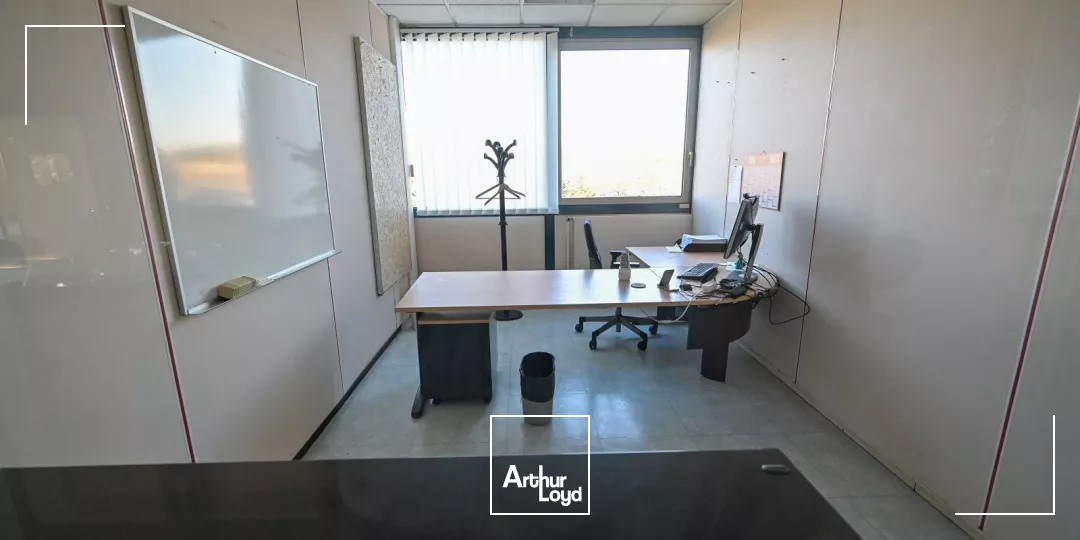 A LOUER SURFACE DE BUREAUX - Z.A. DE SENLIS