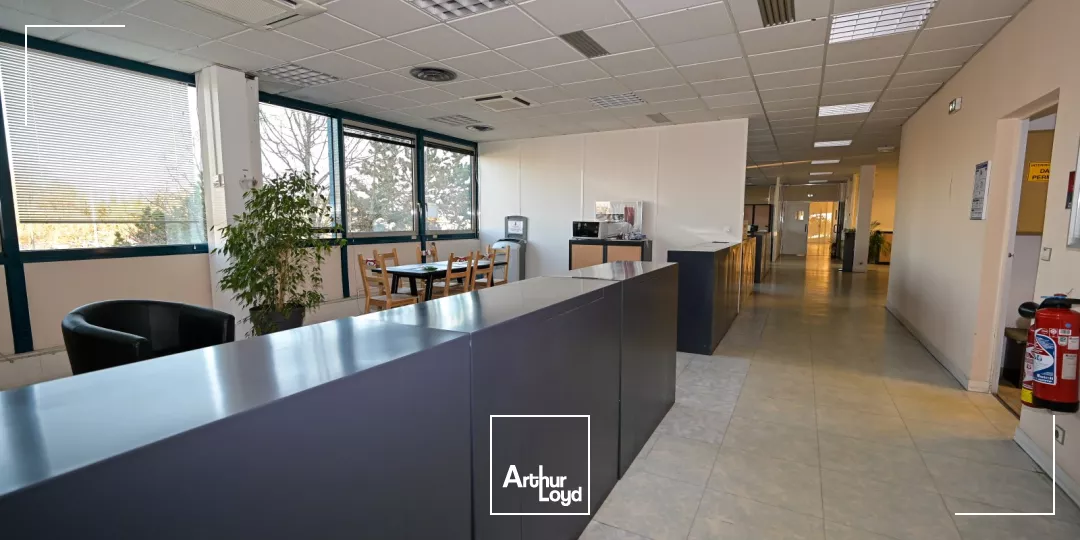 A LOUER SURFACE DE BUREAUX - Z.A. DE SENLIS
