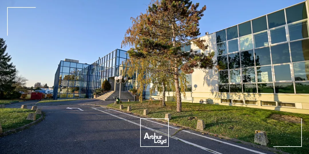 A LOUER SURFACE DE BUREAUX - Z.A. DE SENLIS