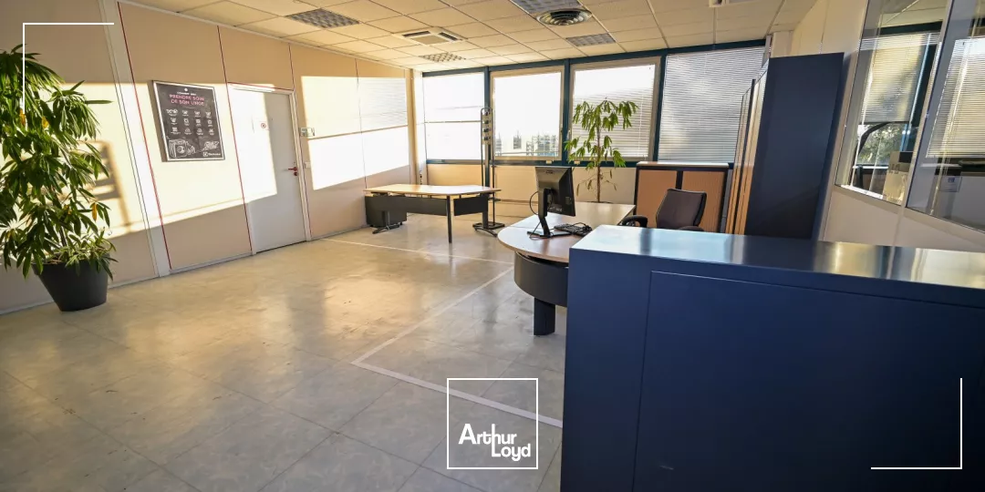 A LOUER SURFACE DE BUREAUX - Z.A. DE SENLIS