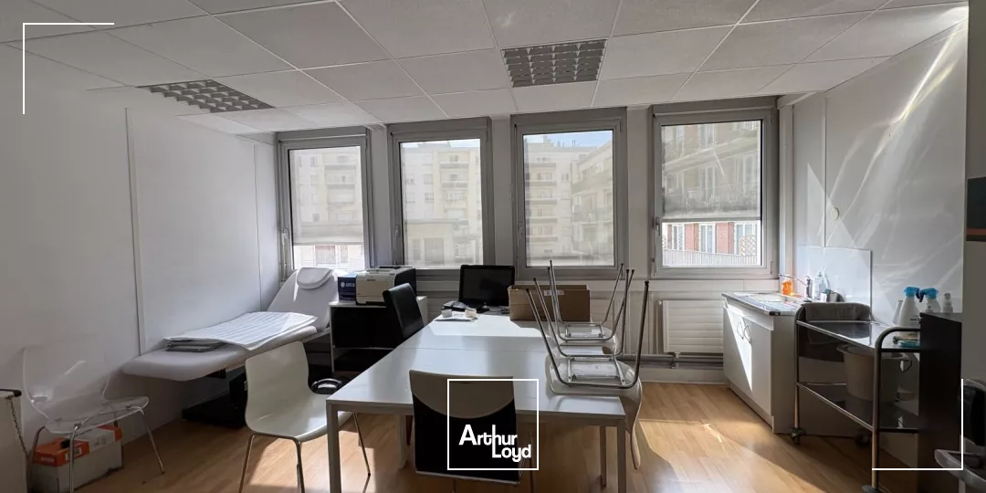 Plateau de bureaux au pied de la gare d'Orléans - A VENDRE 287 m2 (lumineux et accessible aux personnes à mobilité réduite) !!