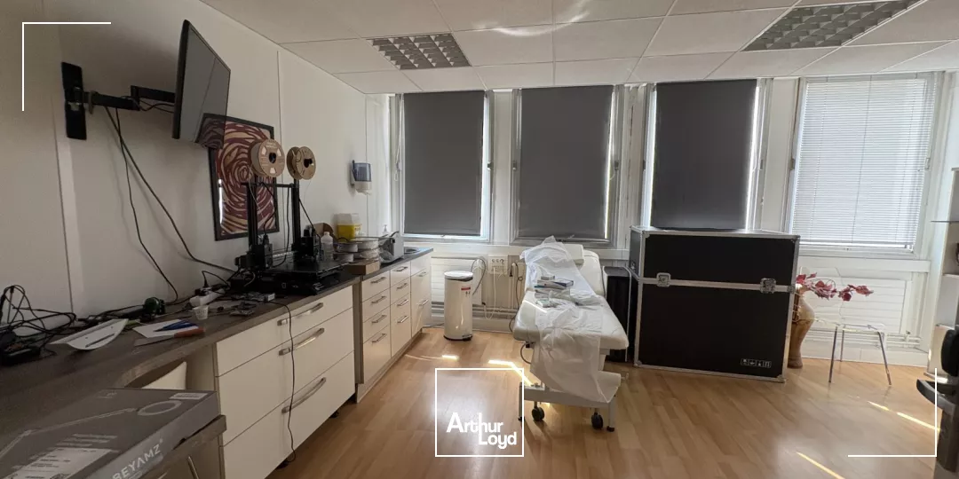 Plateau de bureaux au pied de la gare d'Orléans - A VENDRE 287 m2 (lumineux et accessible aux personnes à mobilité réduite) !!