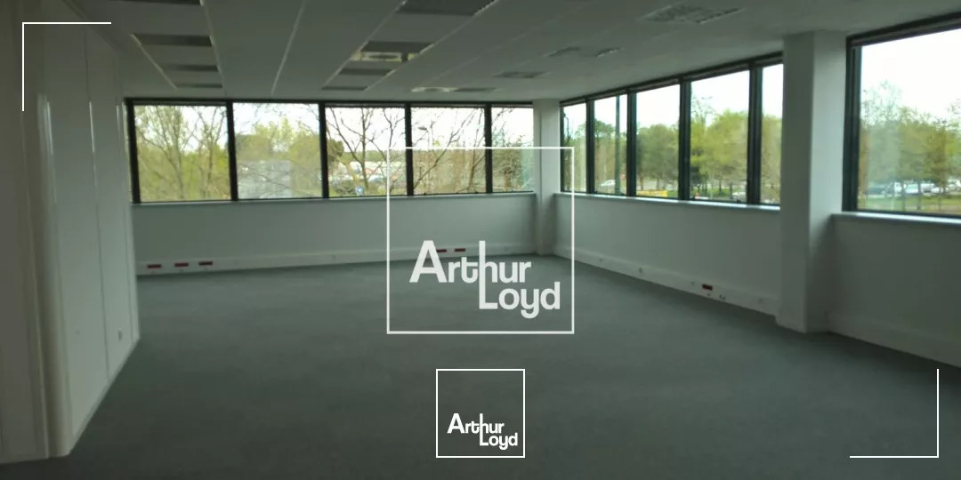 BUREAUX À LOUER - 216 m² - BRUGUIÈRES