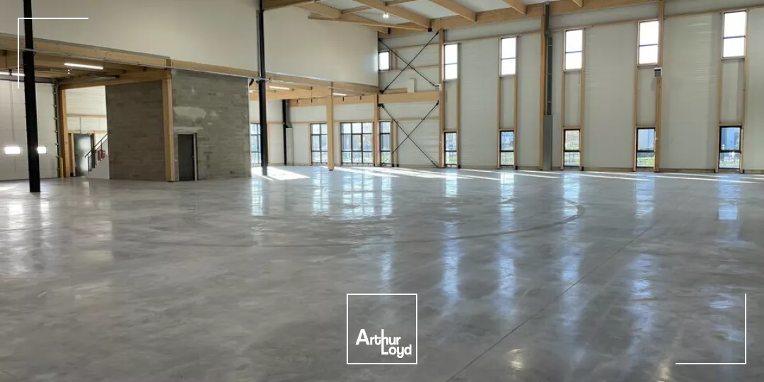 À louer - Local d'activité de 1 923 m² avec bureaux - Parc neuf certifié à Graveson (13)