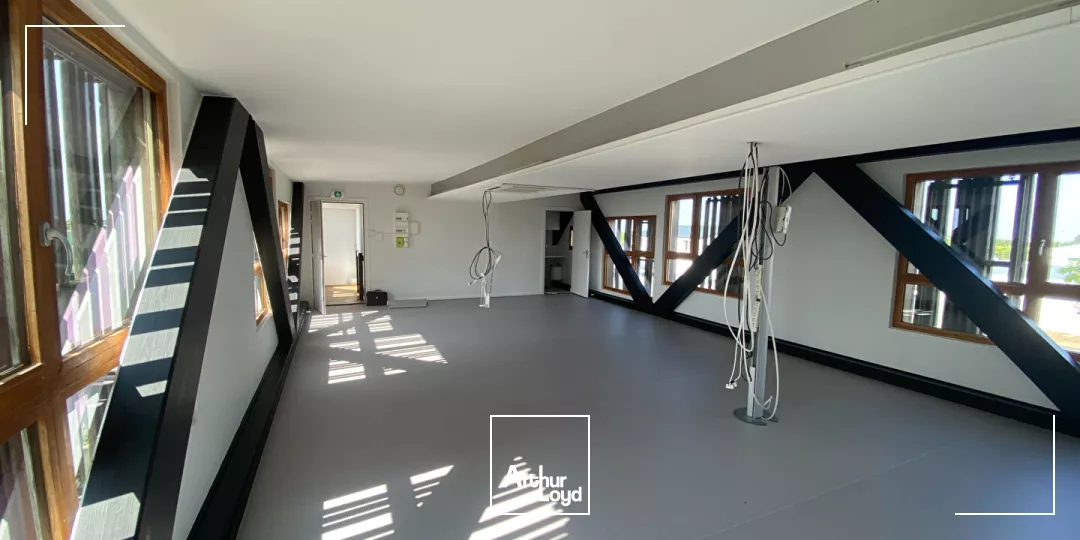 A VENDRE BUREAUX CDA EST DE LA ROCHELLE 369 m²
