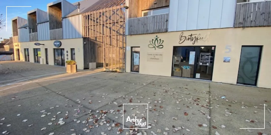 CELLULES COMMERCIALES A VENDRE CENTRE BOURG DE MILIZAC