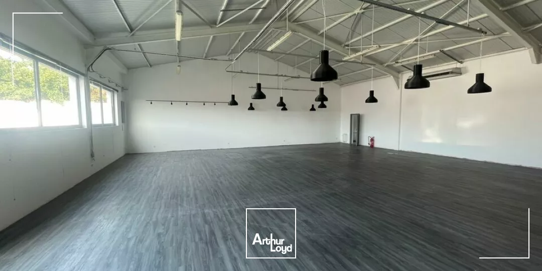 VENTE  LOCAL COMMERCIAL DE 360 M²  JARD-SUR-MER 