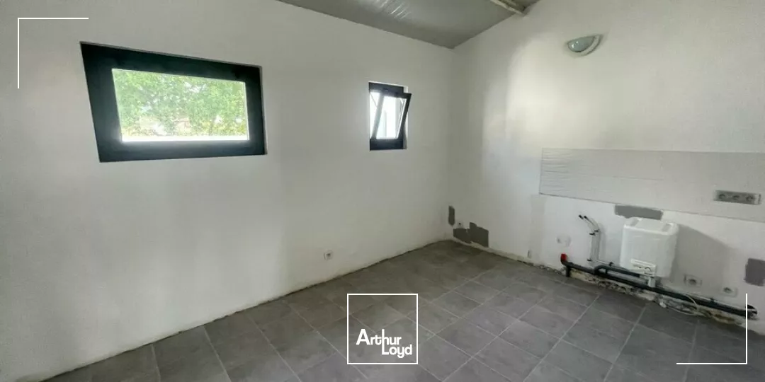 VENTE  LOCAL COMMERCIAL DE 360 M²  JARD-SUR-MER 