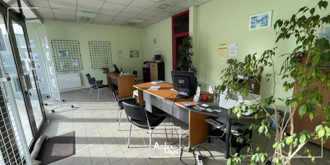 A LOUER - LOCAL COMMERCIAL - 50 M2 - BRESLES