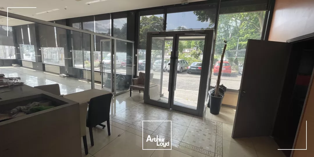 LOCAL COMMERCIAL - À LOUER - 810 M2 - BEAUVAIS