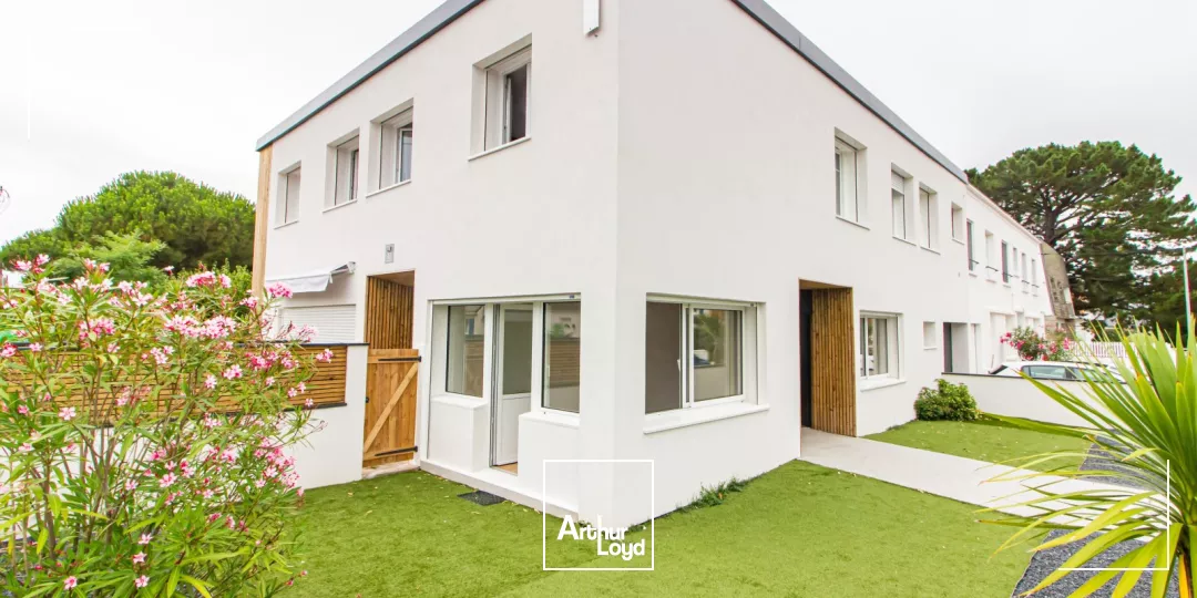 BUREAUX - LOCAUX PROFESSIONNELS - À LOUER - LA BAULE - 72 m2 - JARDIN PRIVATIF