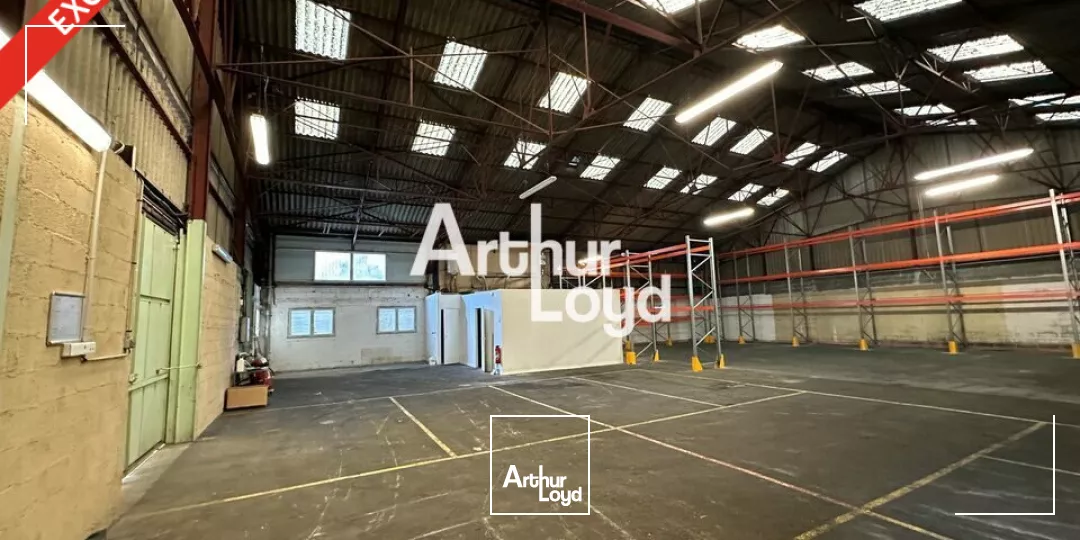 Locaux mixtes avec 2 quais à la location