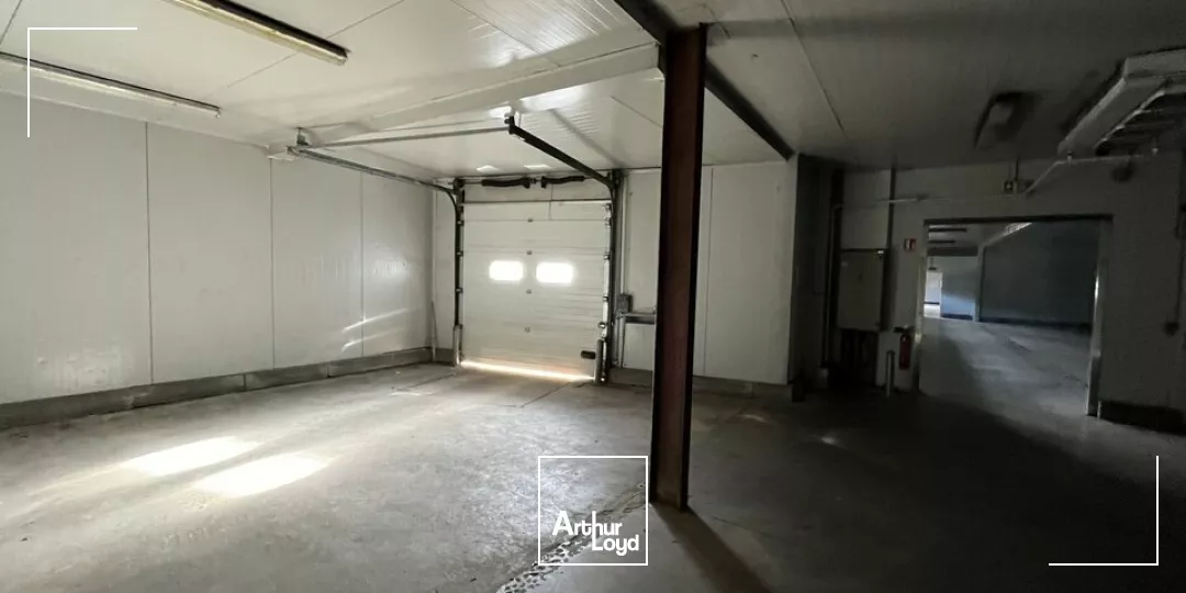 A LOUER LOCAL LOGISTIQUE AVEC RACKS ET QUAIS - POITIERS EST - 1330 m²