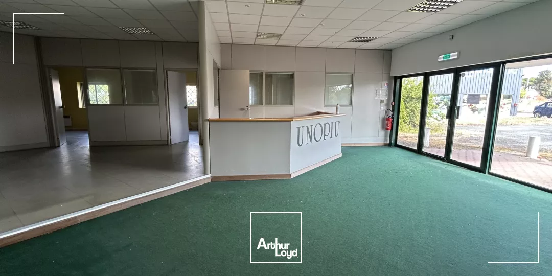 À louer local d'activité et entrepôt de 1680 m² à Cadaujac