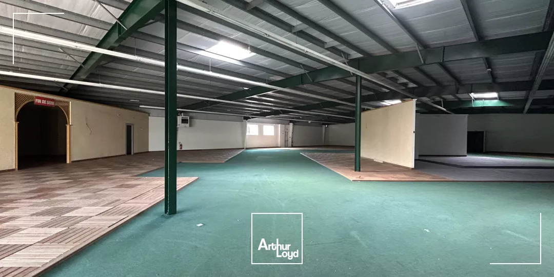 À louer local d'activité et entrepôt de 1680 m² à Cadaujac