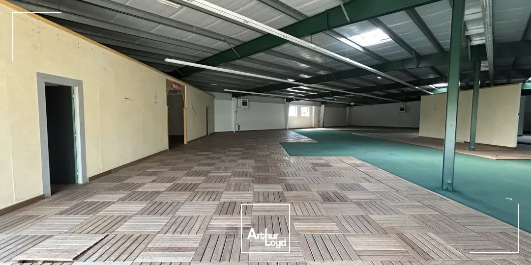 À louer local d'activité et entrepôt de 1680 m² à Cadaujac