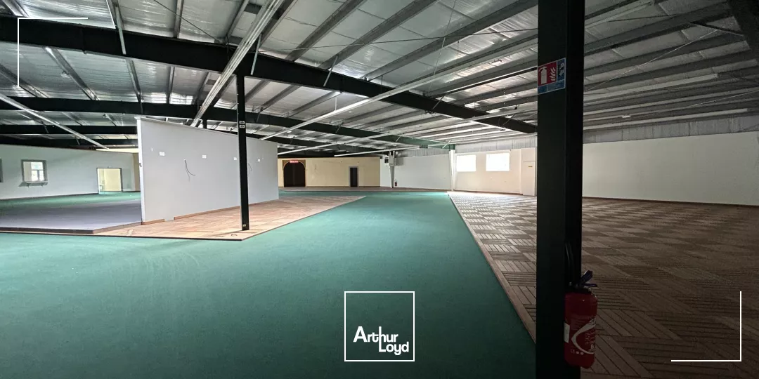 À louer local d'activité et entrepôt de 1680 m² à Cadaujac