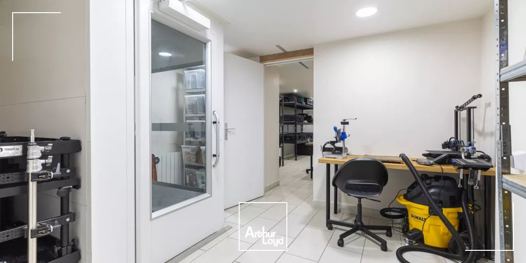 Bureaux à vendre ou à louer à PARIS 75018