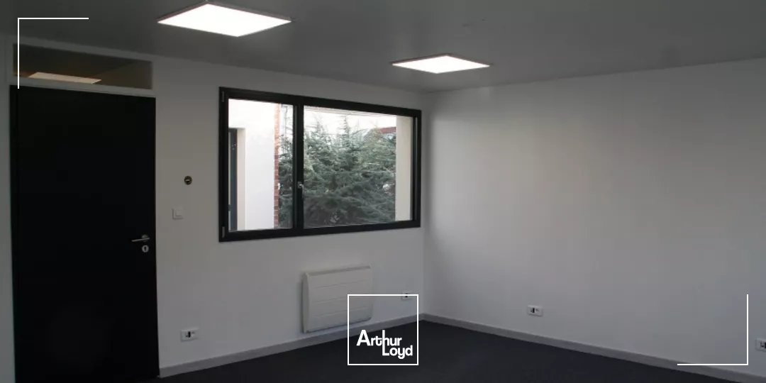 À LOUER - BUREAUX ENTIÈREMENT AMÉNAGÉS AU COUR DE GRAVELINES 