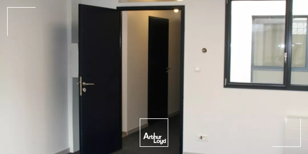 À LOUER - BUREAUX ENTIÈREMENT AMÉNAGÉS AU COUR DE GRAVELINES 