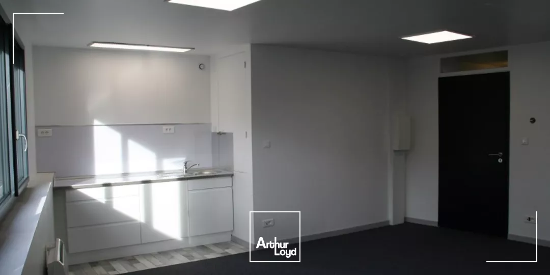 À LOUER - BUREAUX ENTIÈREMENT AMÉNAGÉS AU COUR DE GRAVELINES 