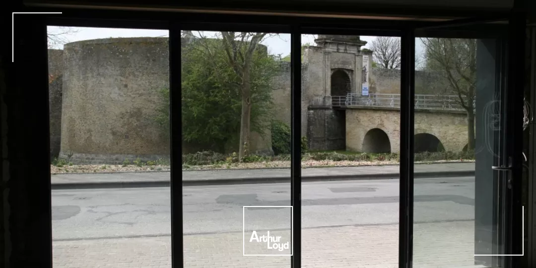 À LOUER - BUREAUX ENTIÈREMENT AMÉNAGÉS AU COUR DE GRAVELINES 
