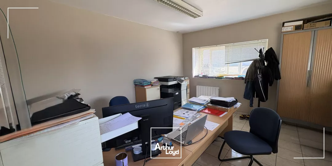 Bâtiment à vendre Marcilly en Villette 270 m2 