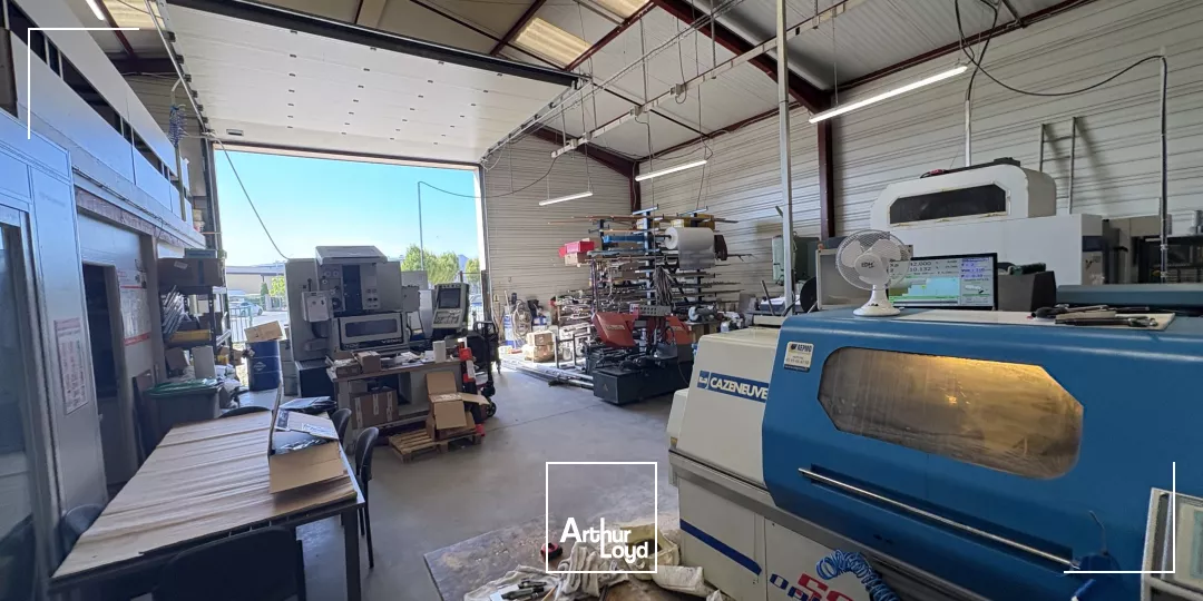 Bâtiment à vendre Marcilly en Villette 270 m2 