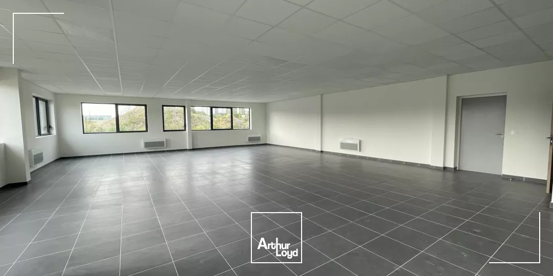 À louer / À vendre : Bureaux & Locaux d'Activité Haut de Gamme - Parc de l'Union à Tourcoing - Accessibilité optimale & cadre paysager écoresponsable