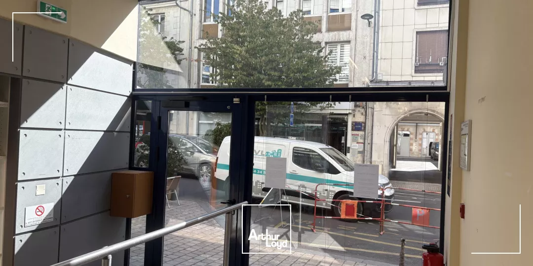 A LOUER - LOCAL COMMERCIAL DE 140 m² - ORLÉANS CENTRE / RUE BANNIER