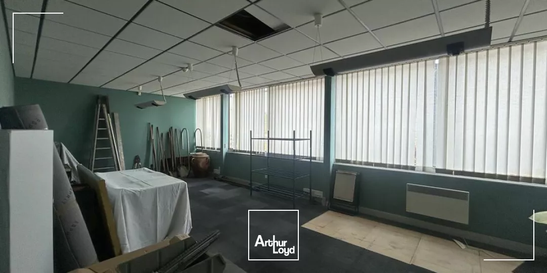 PLUS DE 500M² sur 2 NIVEAUX - MIXTE - ZA LA TOUR - ABREST 