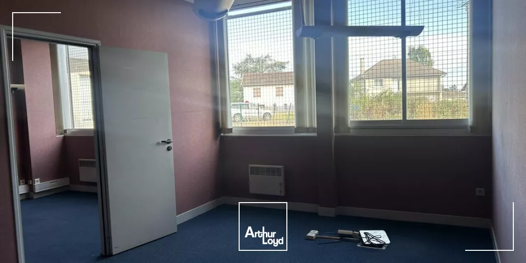 PLUS DE 500M² sur 2 NIVEAUX - MIXTE - ZA LA TOUR - ABREST 