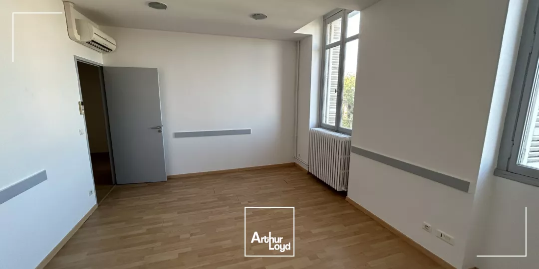 Bureaux à vendre ou à louer au Bouscat face au tram et proche des Boulevards