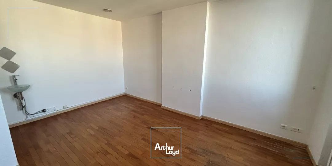 Bureaux à vendre ou à louer au Bouscat face au tram et proche des Boulevards