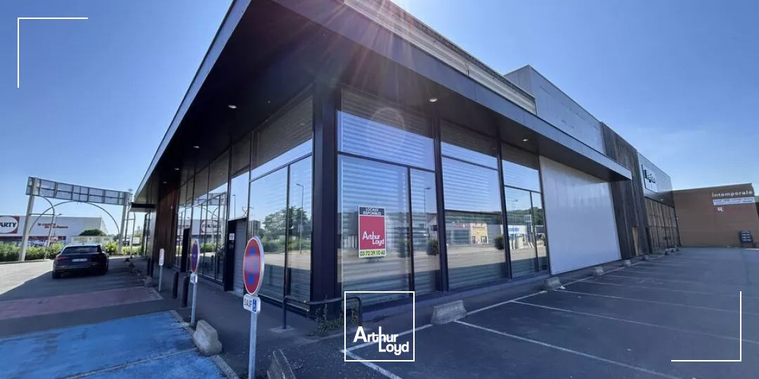 LOCAL COMMERCIAL à LOUER de 1692.3 m²