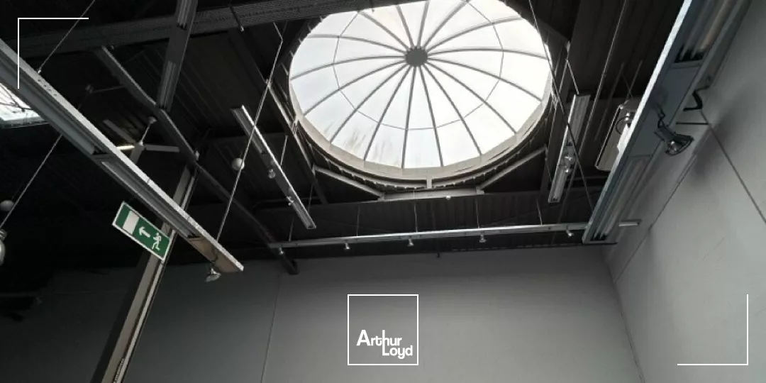 LOCAL COMMERCIAL à LOUER de 1692.3 m²