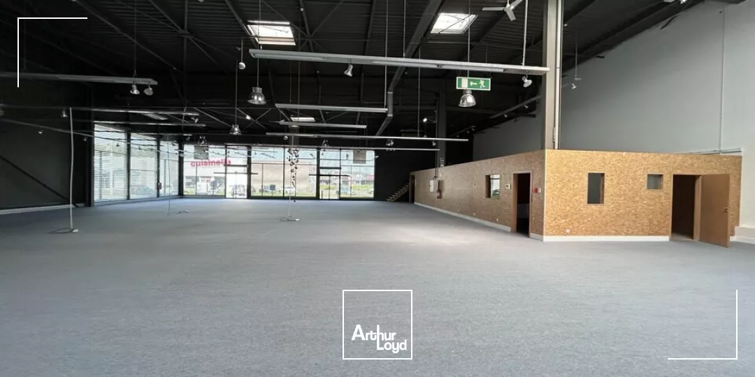 LOCAL COMMERCIAL à LOUER de 1692.3 m²