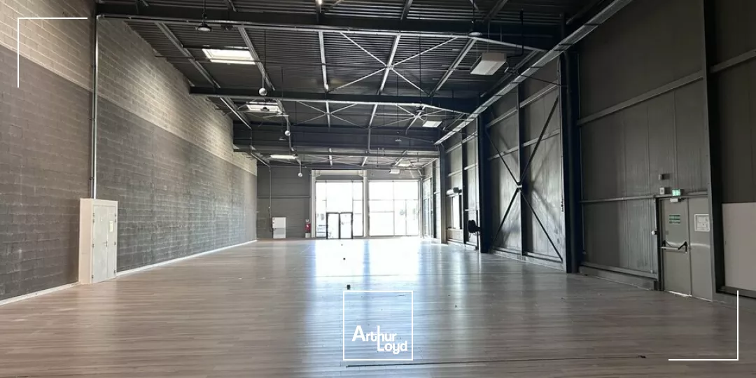 LOCAL COMMERCIAL à LOUER de 1692.3 m²