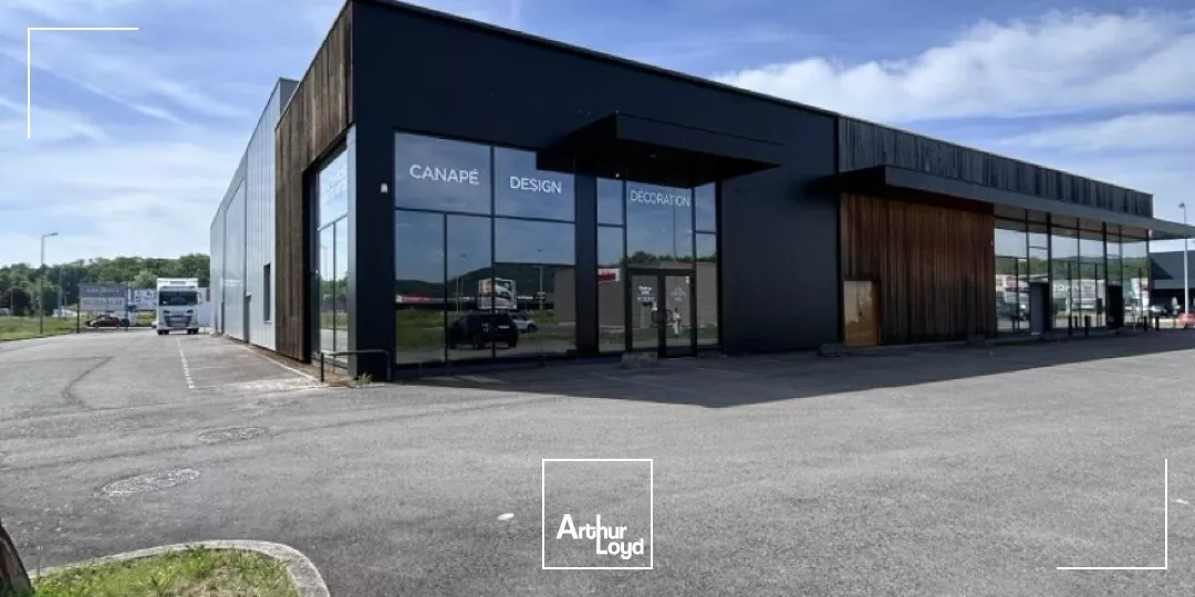 LOCAL COMMERCIAL à LOUER de 1692.3 m²