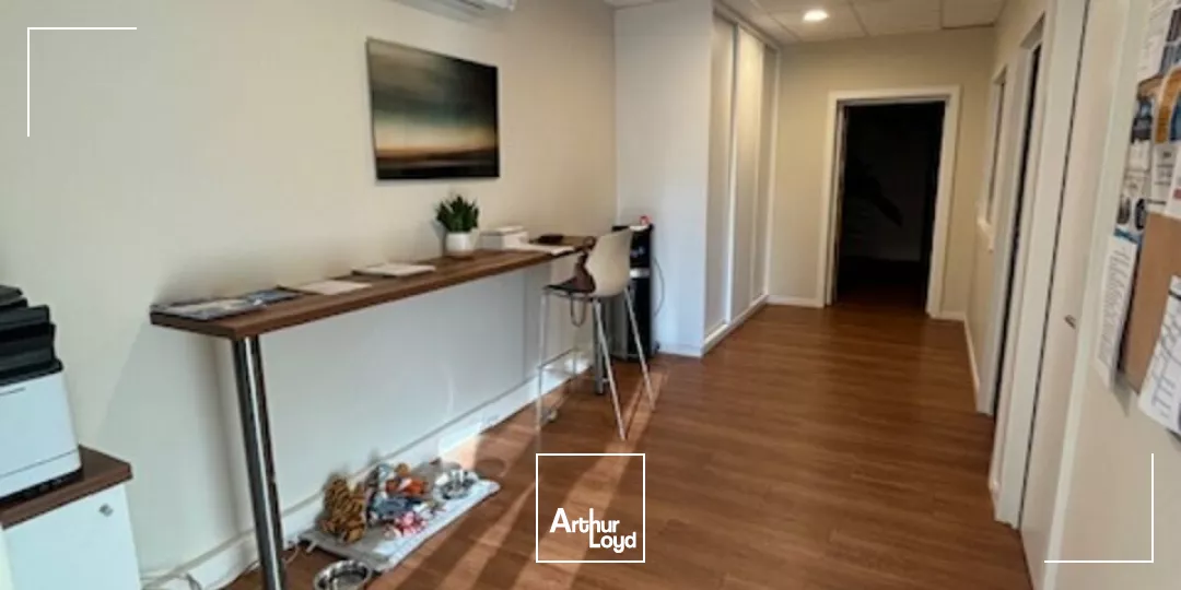 LOCAL D'ACTIVITE - ENTREPOT à VENDRE de 205 m²