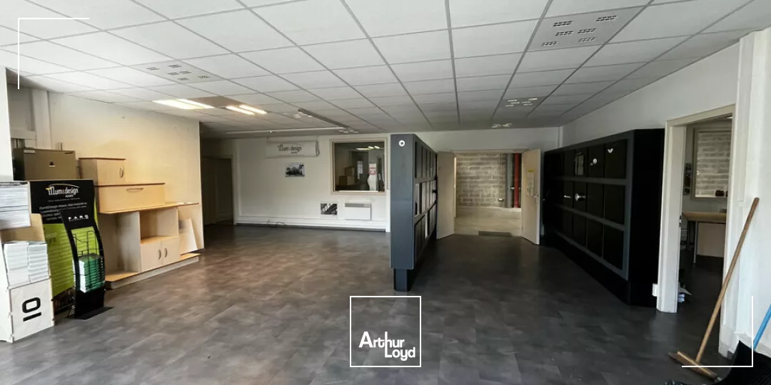 LOCAL D'ACTIVITE - ENTREPOT à LOUER de 320 m²