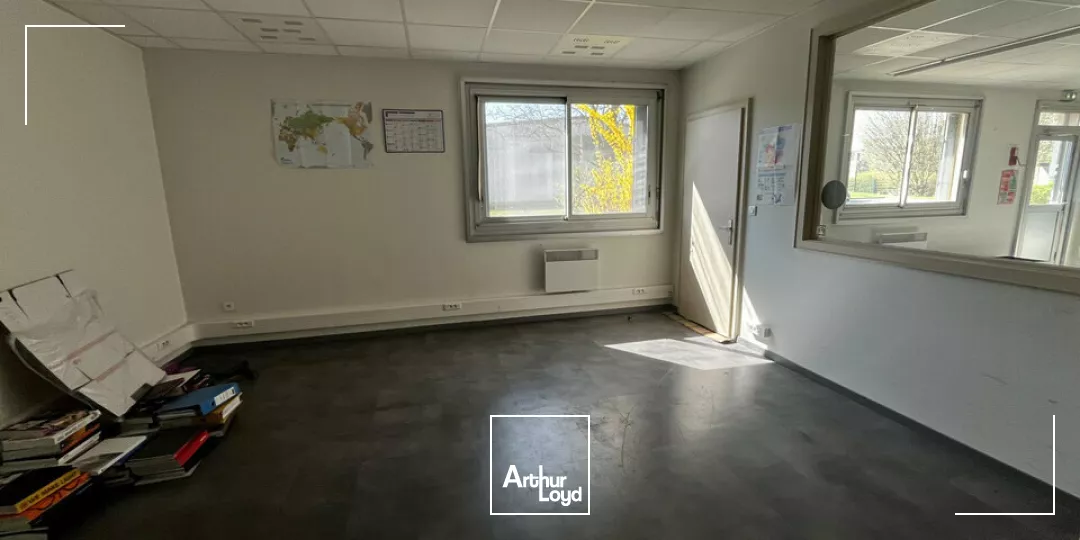 LOCAL D'ACTIVITE - ENTREPOT à LOUER de 320 m²