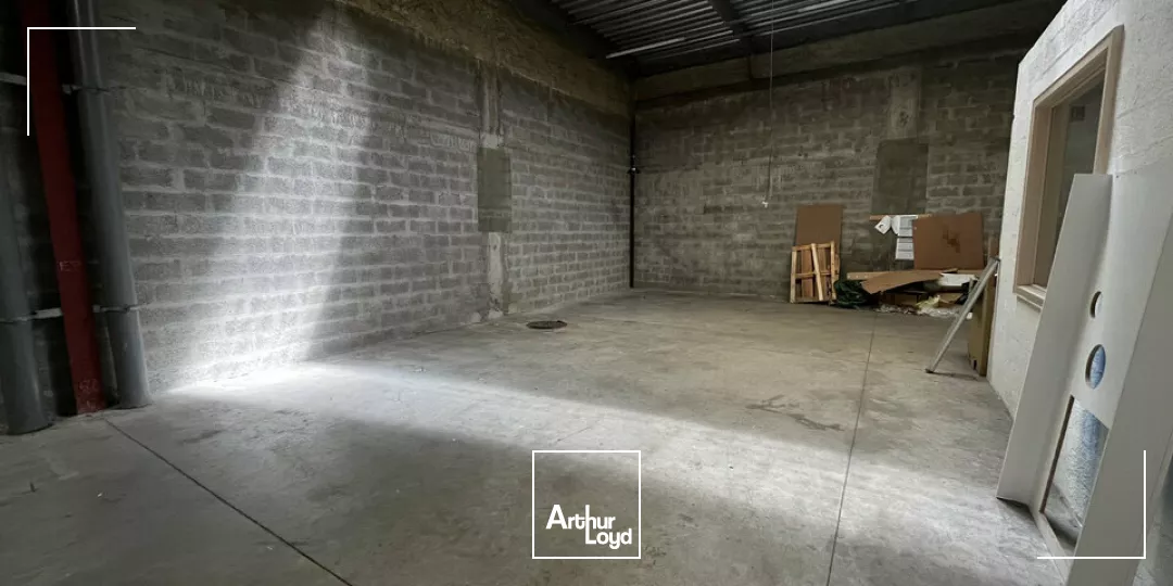 LOCAL D'ACTIVITE - ENTREPOT à LOUER de 320 m²