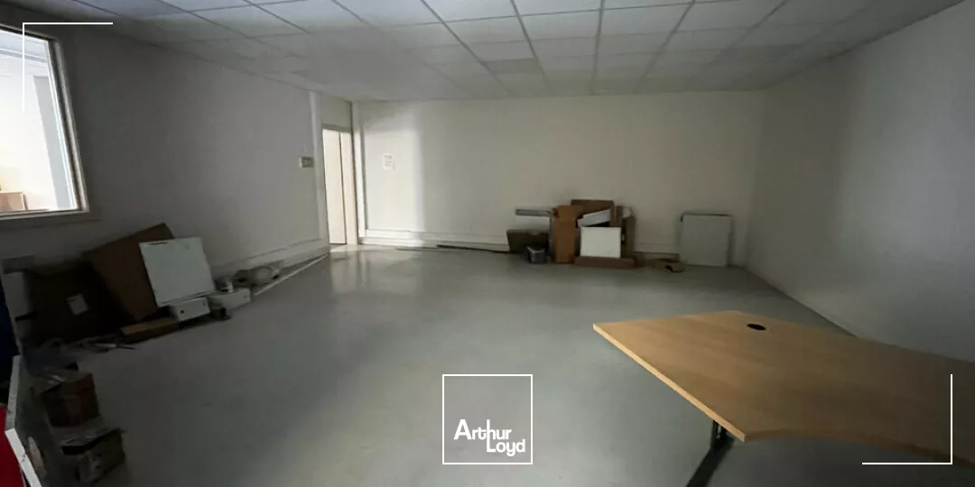LOCAL D'ACTIVITE - ENTREPOT à LOUER de 320 m²