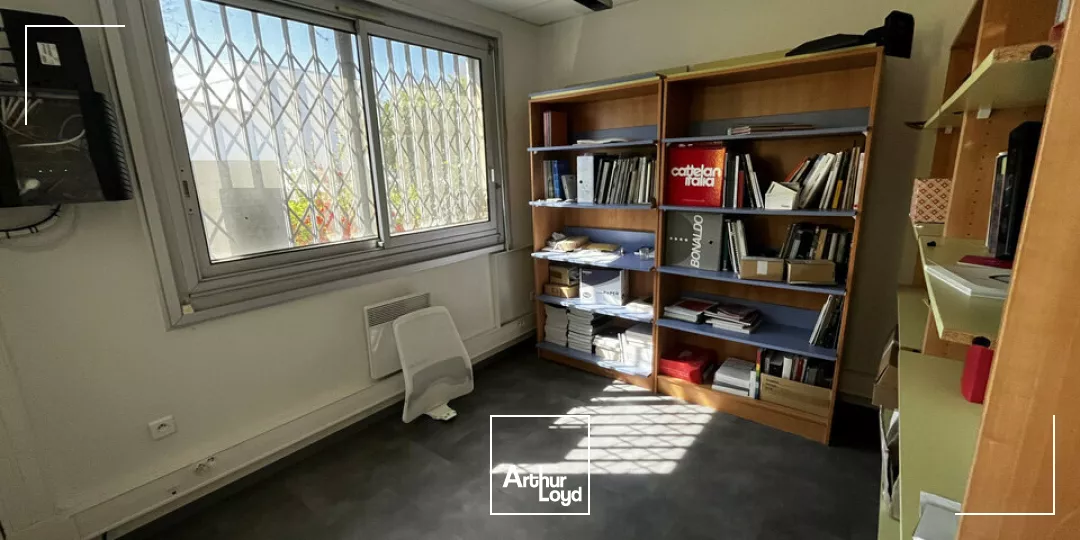 LOCAL D'ACTIVITE - ENTREPOT à LOUER de 320 m²