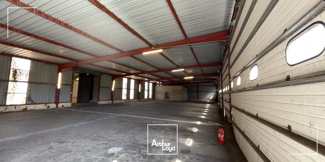 A LOUER - LOCAUX D'ACTIVITÉ - 1 660 m2 DIVISIBLE - SAINT-QUENTIN :