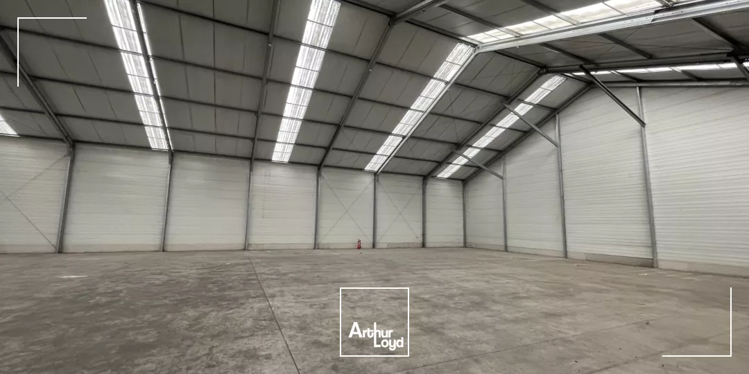 A LOUER - LOCAUX D'ACTIVITÉ - 1 660 m2 DIVISIBLE - SAINT-QUENTIN :