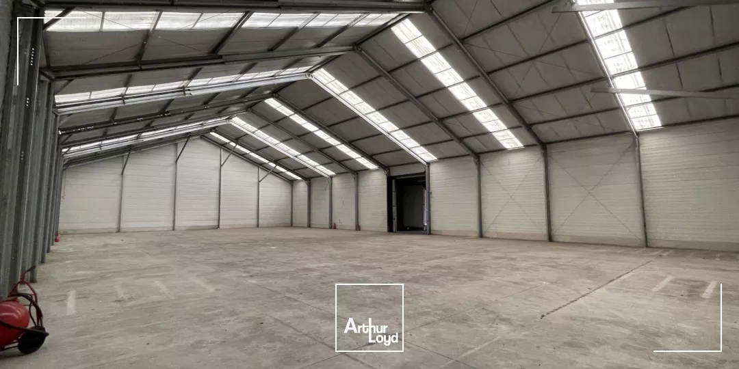 A LOUER - LOCAUX D'ACTIVITÉ - 1 660 m2 DIVISIBLE - SAINT-QUENTIN :