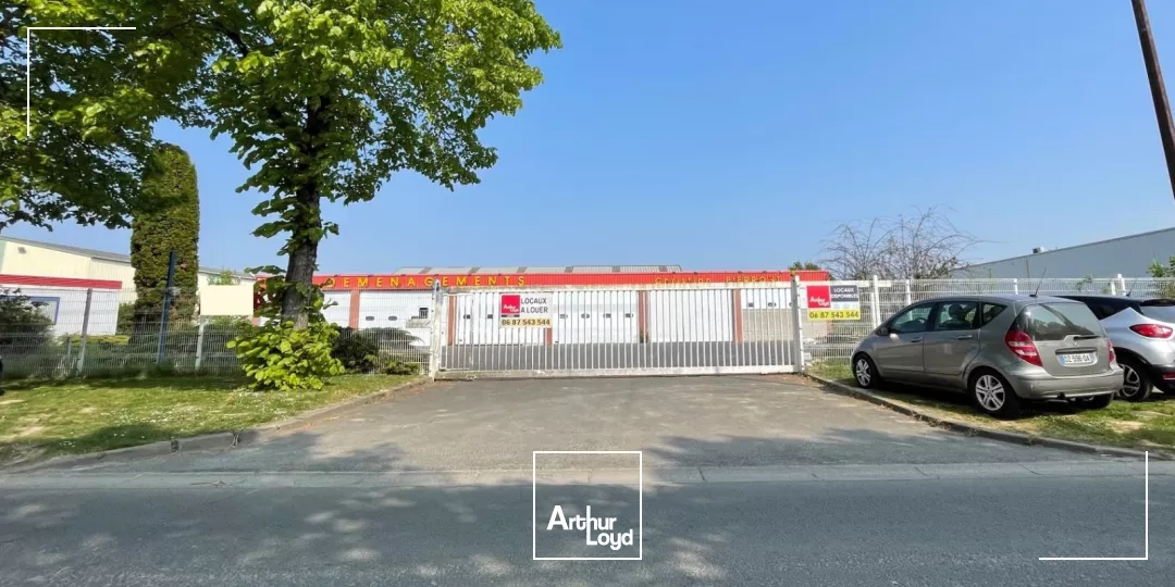 A LOUER - LOCAUX D'ACTIVITÉ - 1 660 m2 DIVISIBLE - SAINT-QUENTIN :