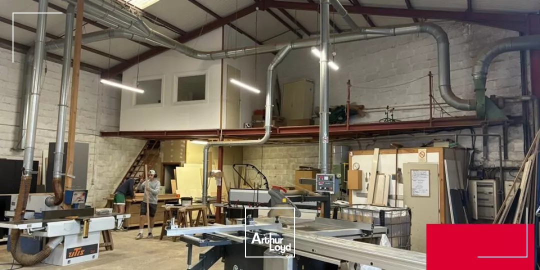 ANGLET LOCAL D'ACTIVITE AVEC BUREAUX EN MEZZANINE